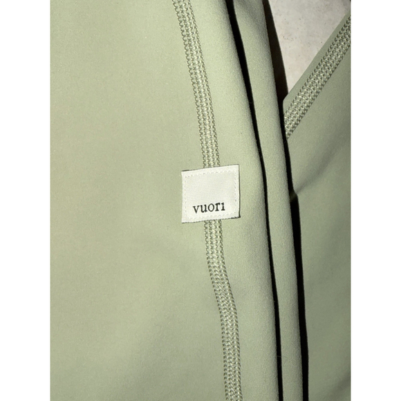 VUORI DAILY LEGGING 24.5” SPROUT COLOR SIZE XL NWT - Picture 3 of 8